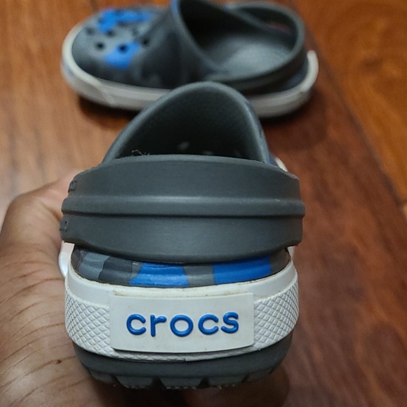 Crocs in toddler size 4/5 - Picture 3 of 6